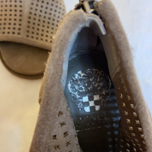 Vince Camuto.. NEVER WORN…. Mushroom color suede. A STEAL OF A DEAL!!👏👏👏 - Picture 6 of 6